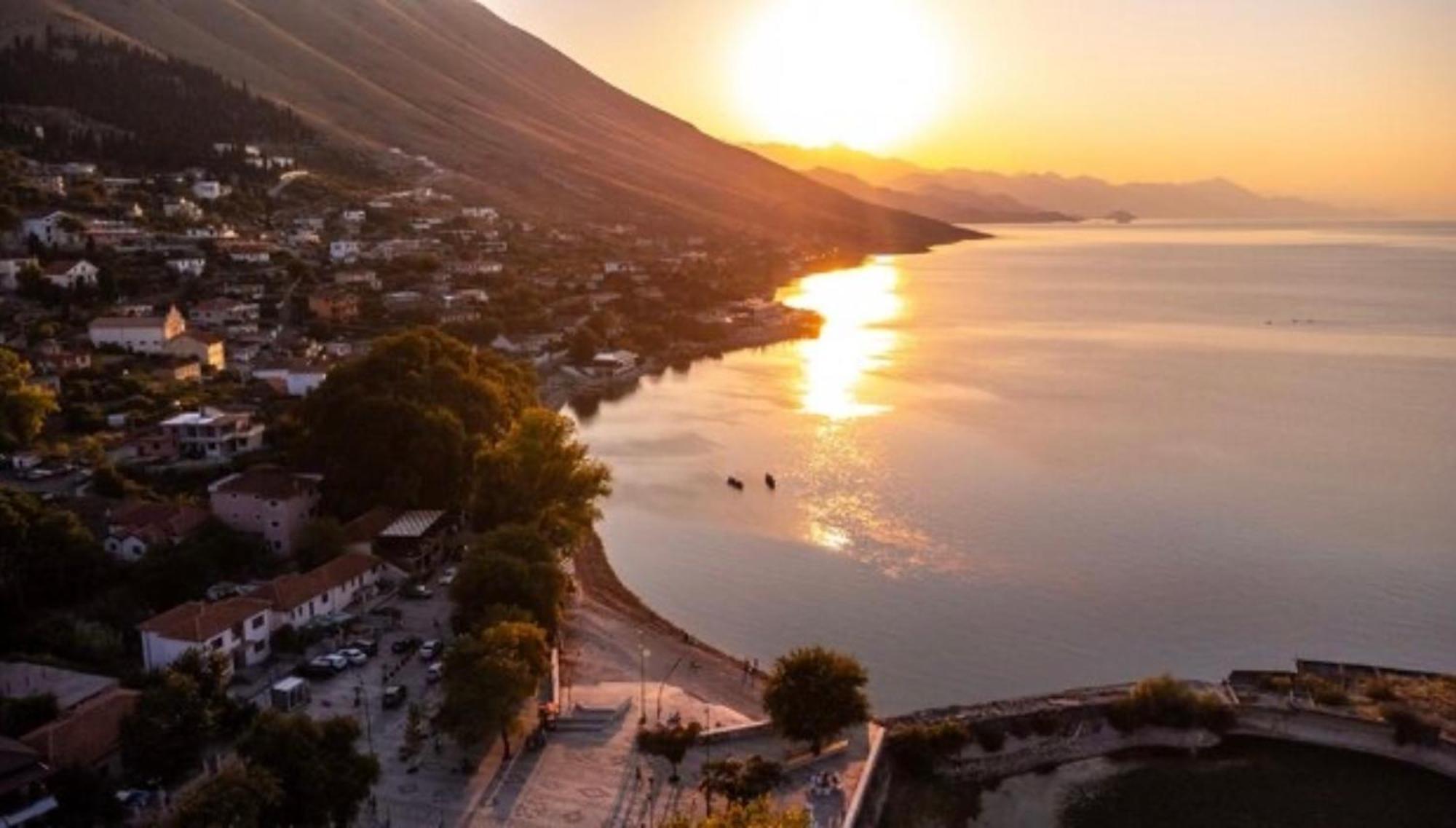 Aloha House Hotel Shkodër Екстериор снимка