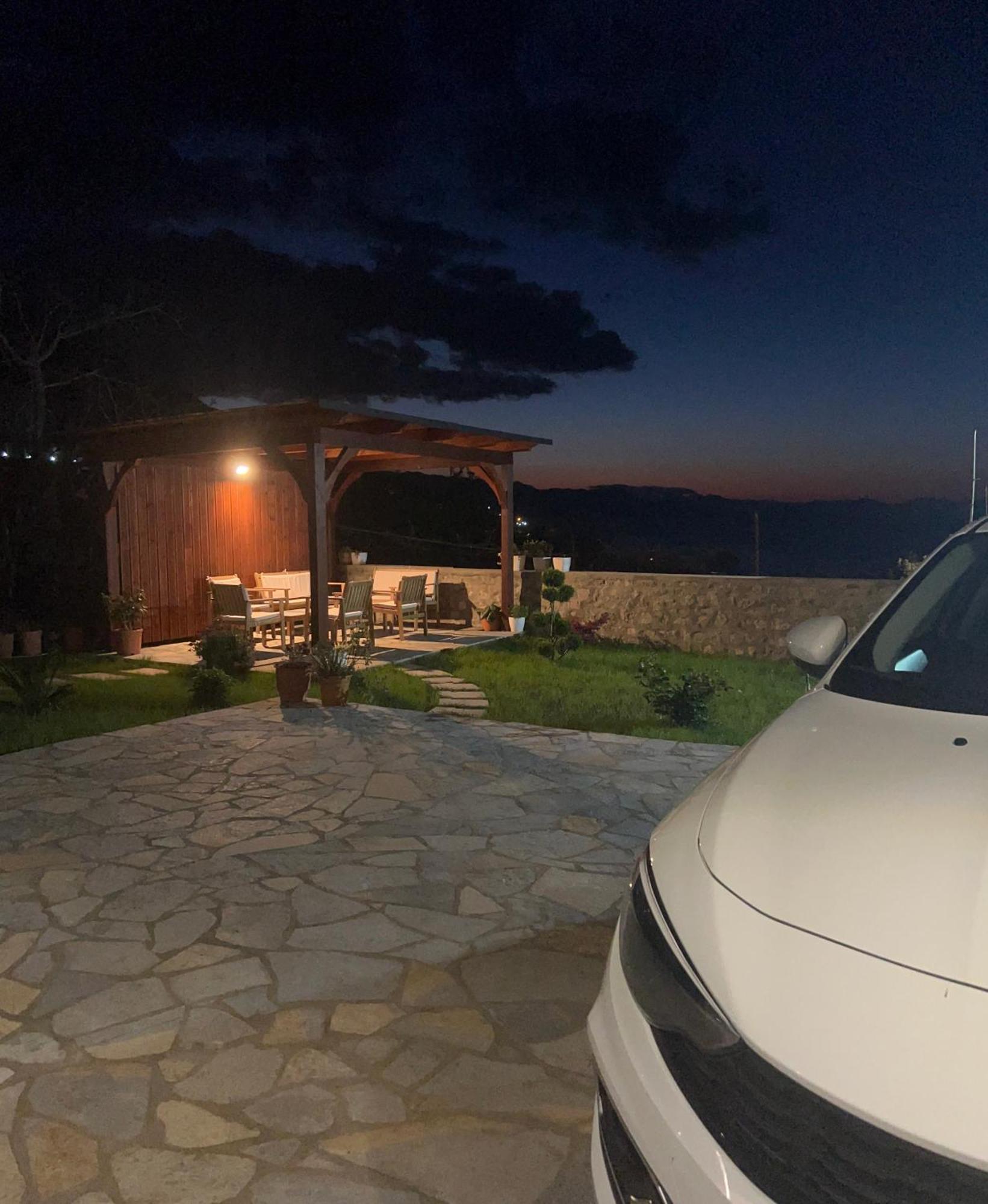 Aloha House Hotel Shkodër Екстериор снимка