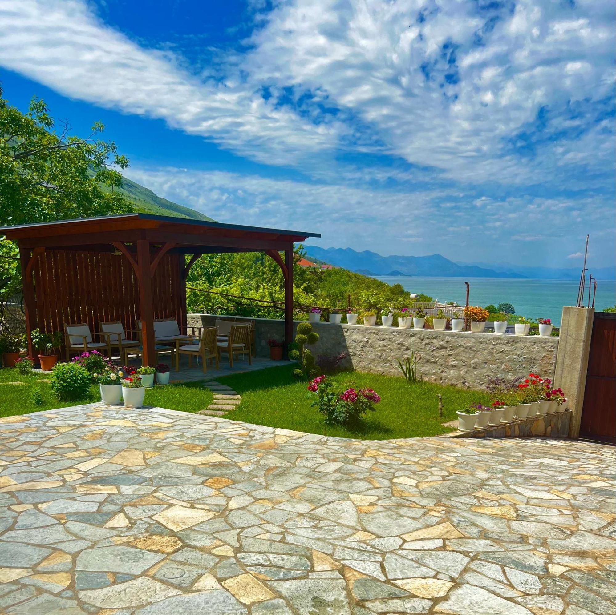 Aloha House Hotel Shkodër Екстериор снимка